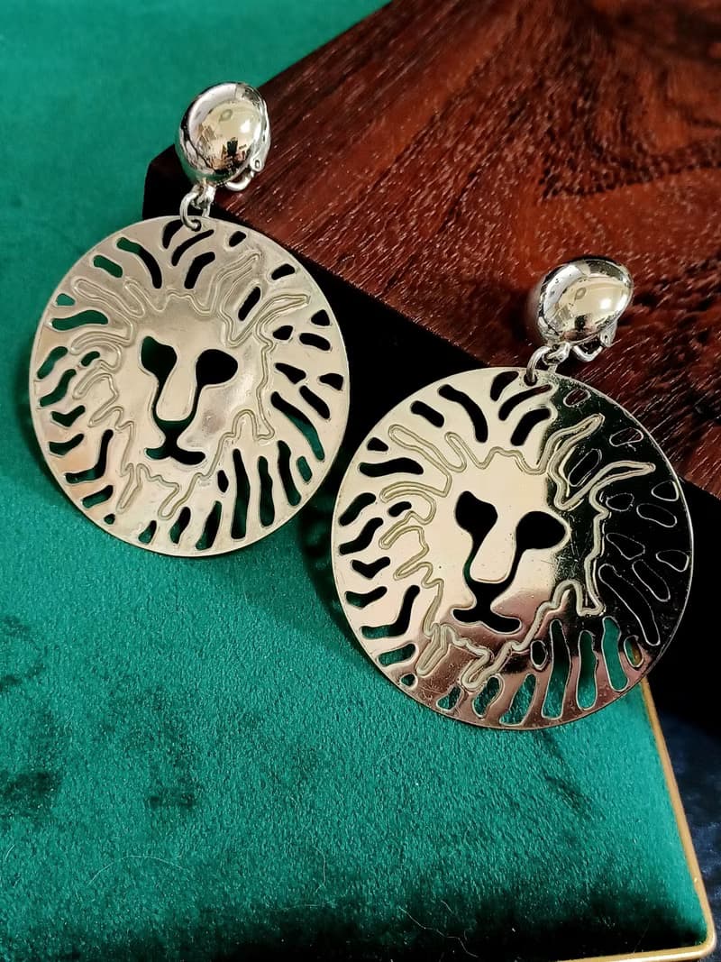 vintage jewelry  古董金屬簍空雄獅夾式耳環