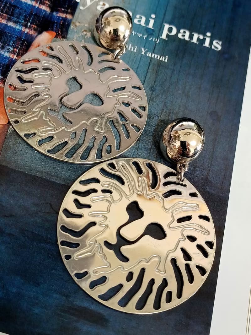 vintage jewelry  古董金屬簍空雄獅夾式耳環