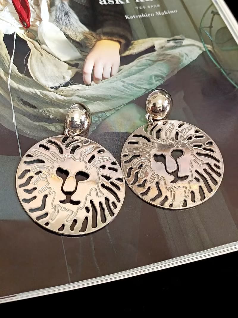 vintage jewelry  古董金屬簍空雄獅夾式耳環