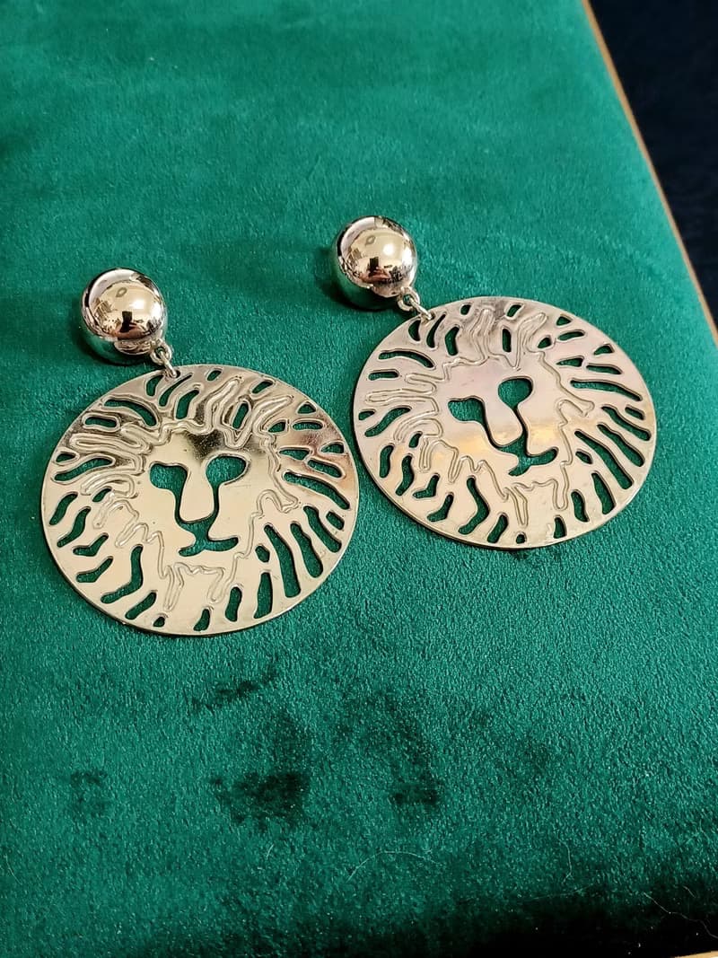 vintage jewelry  古董金屬簍空雄獅夾式耳環