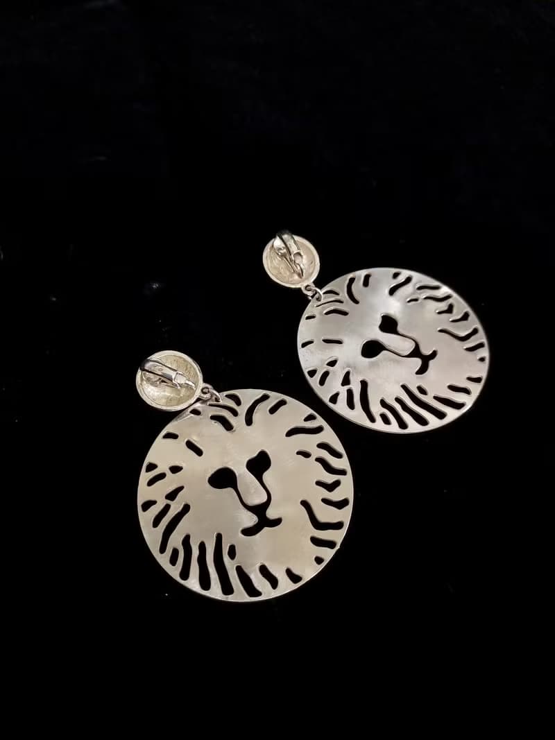 vintage jewelry  古董金屬簍空雄獅夾式耳環