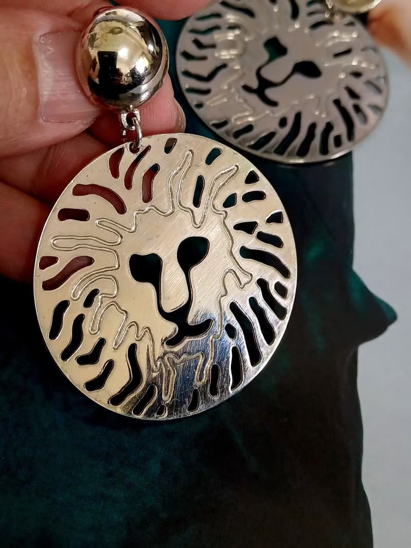 vintage jewelry  古董金屬簍空雄獅夾式耳環