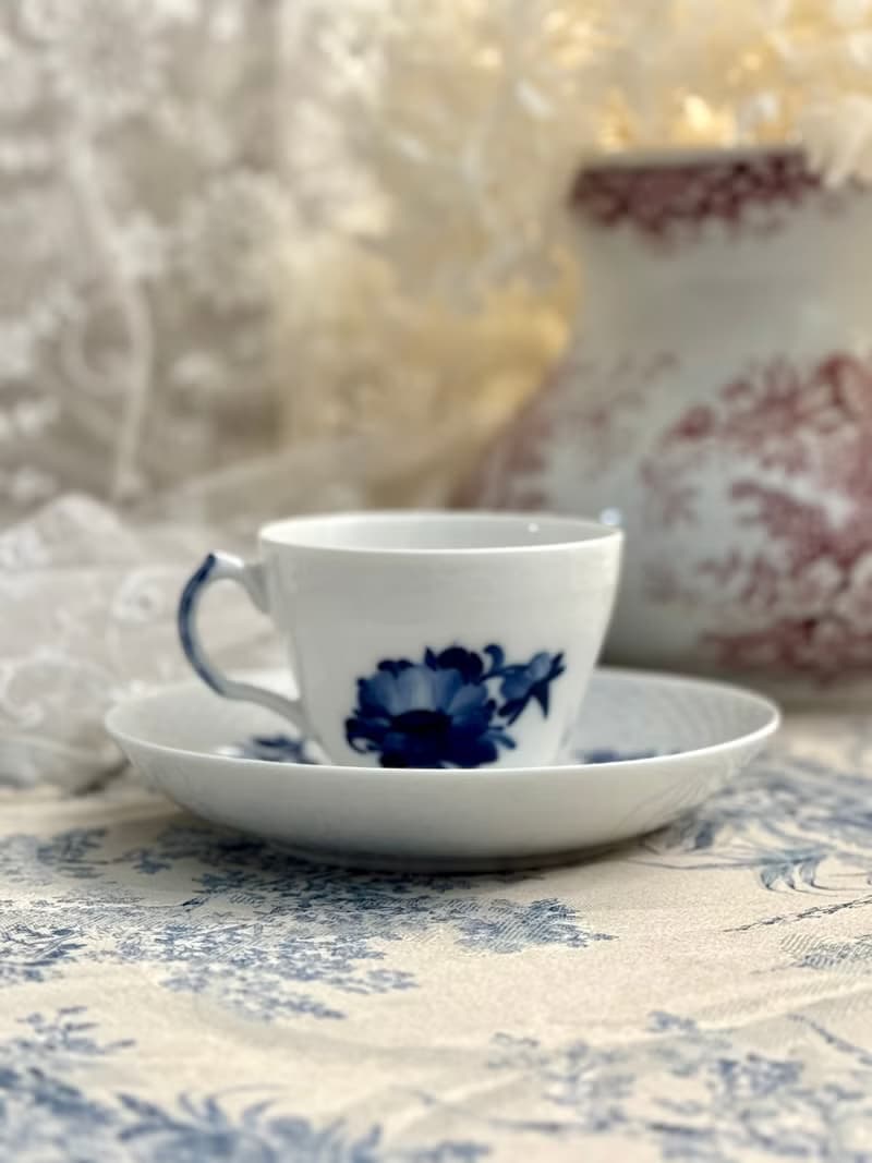 50220-絕美皇家哥本哈根Royal Copenhagen 8040藍花瓷杯碟組