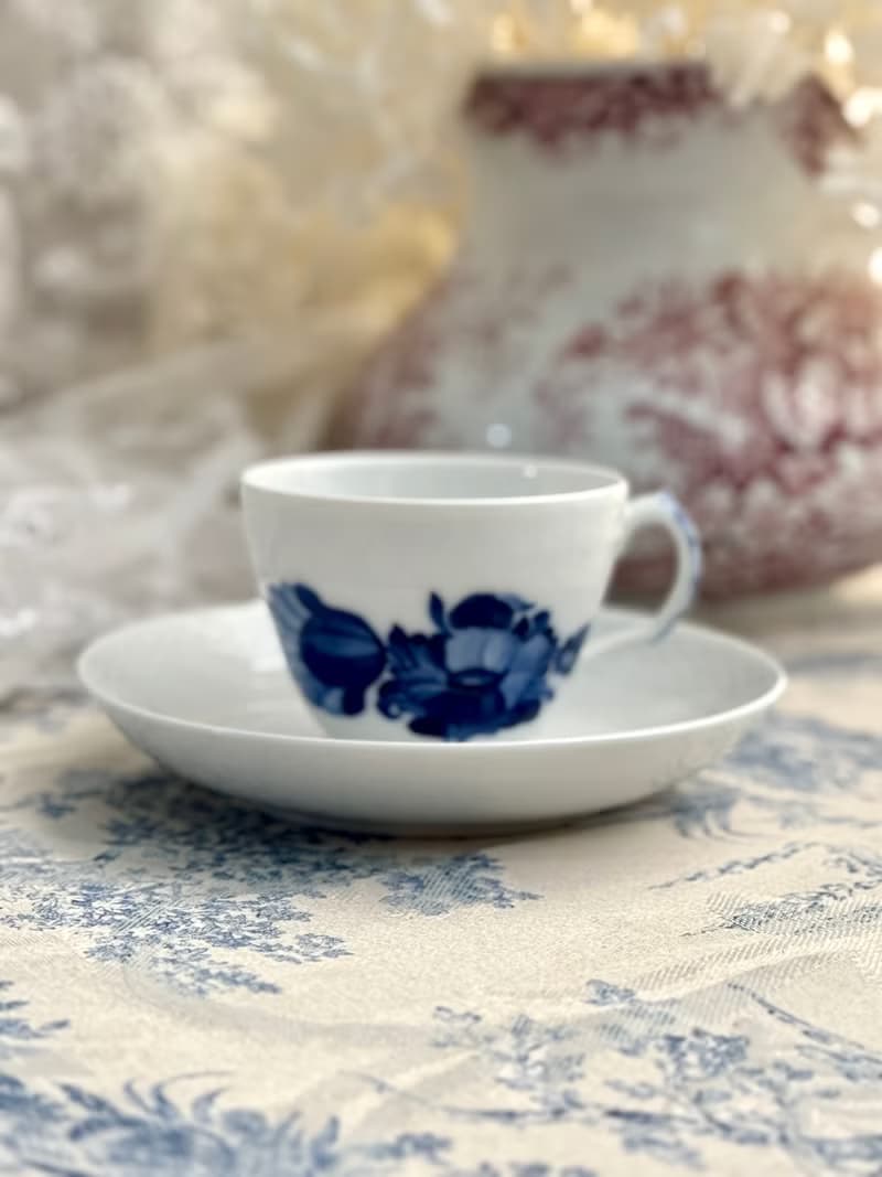 50220-絕美皇家哥本哈根Royal Copenhagen 8040藍花瓷杯碟組