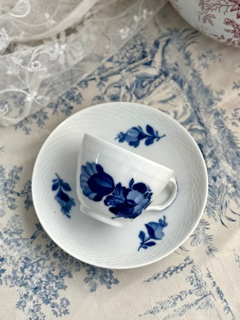 50220-絕美皇家哥本哈根Royal Copenhagen 8040藍花瓷杯碟組