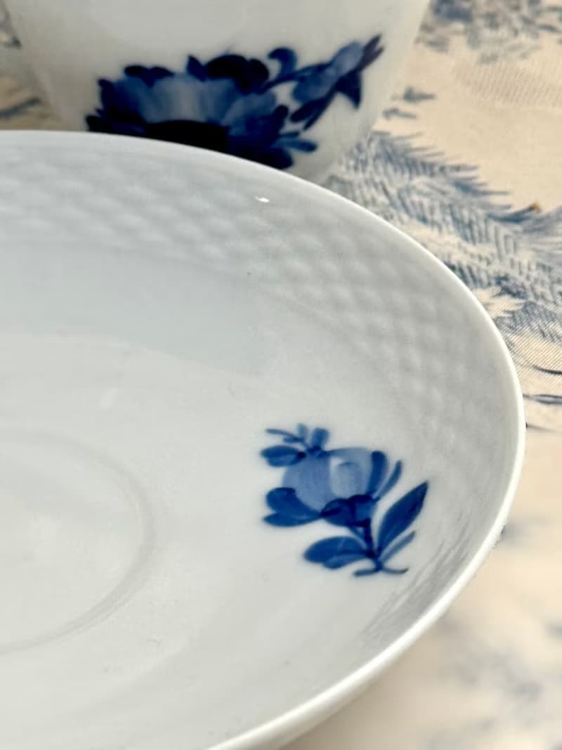 50220-絕美皇家哥本哈根Royal Copenhagen 8040藍花瓷杯碟組