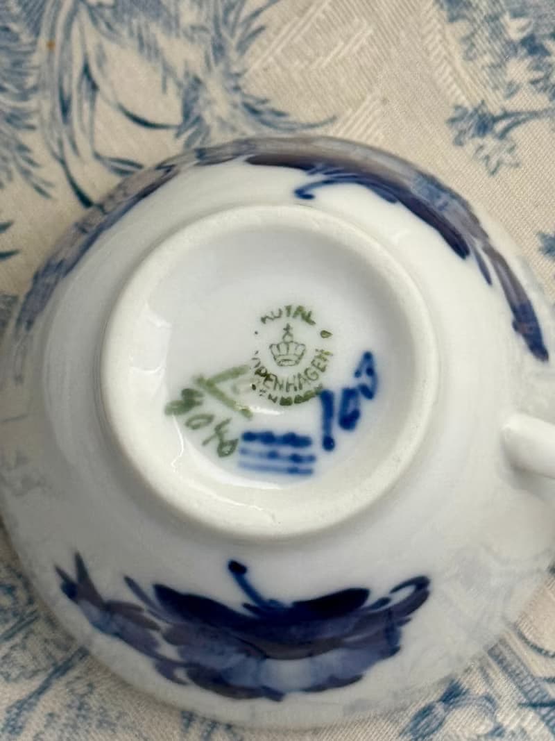 50220-絕美皇家哥本哈根Royal Copenhagen 8040藍花瓷杯碟組