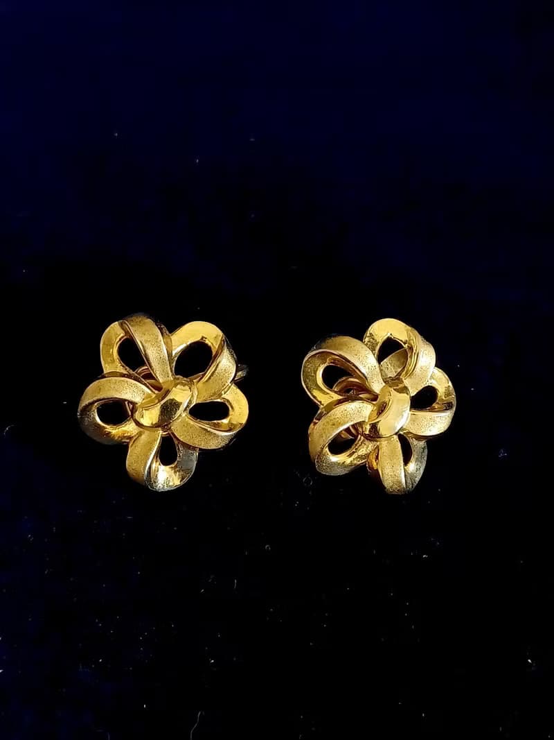 vintage jewelry Trifari 典雅金色花朵蝴蝶結 夾式耳環
