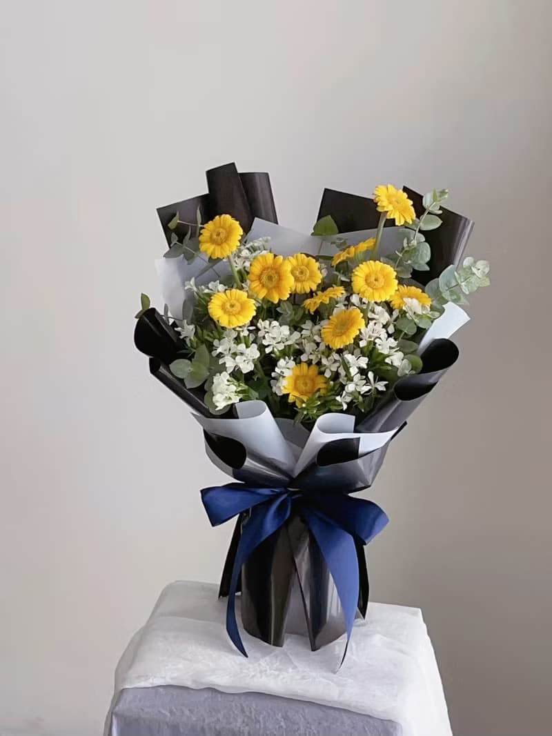 【鮮花】黃色小太陽花白深山櫻鮮花花束