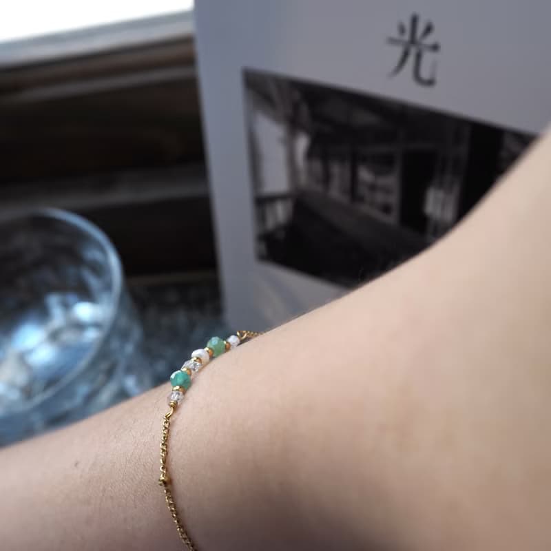 :: 花季浮光 :: 坦桑石 祖母綠石 淡水珍珠 赫基蒙水晶 細手鍊