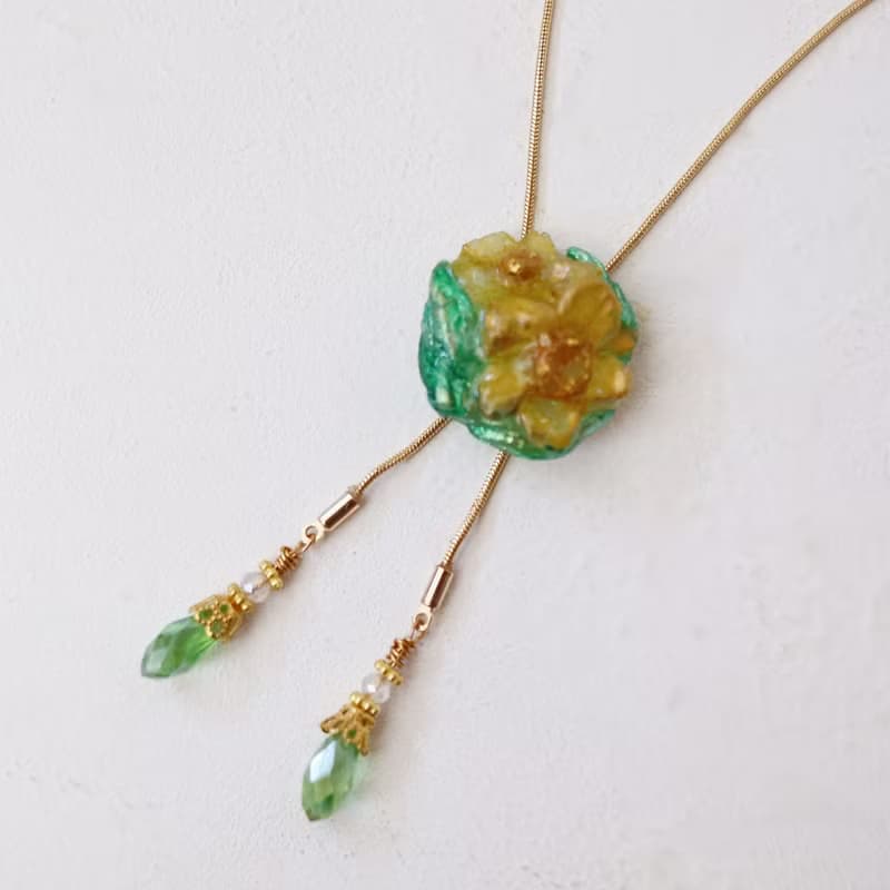 水仙のループタイ　ネックレス・ラリエット風　黄×橙