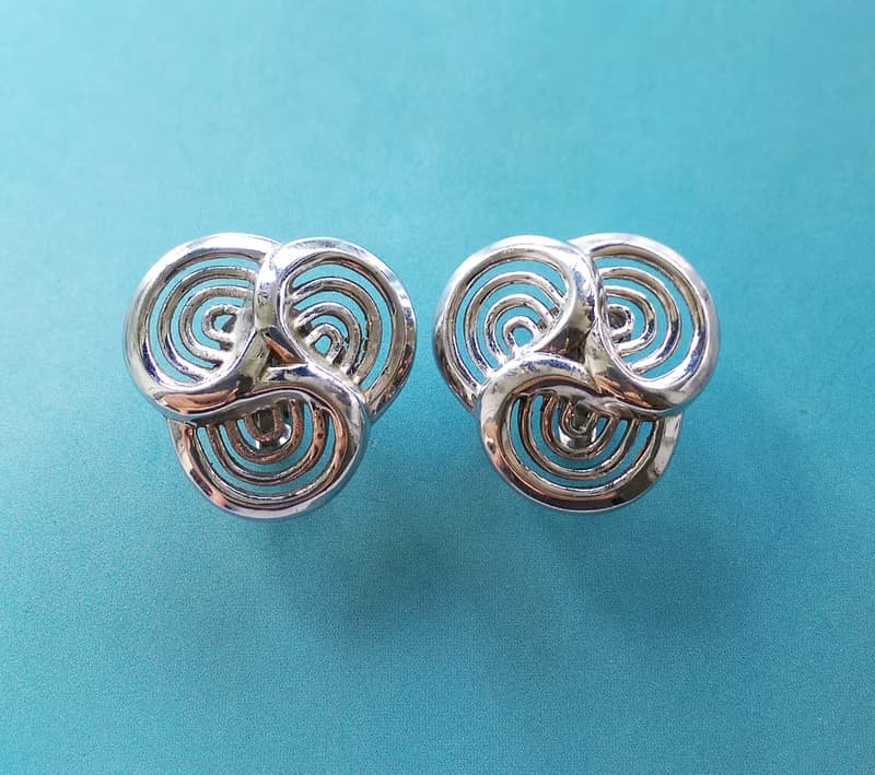 Vintage Jewelry 西洋古董飾品 TRIFARI 銀色調 圈炫渦 夾式耳環
