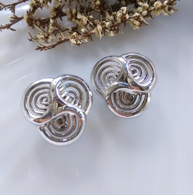 Vintage Jewelry 西洋古董飾品 TRIFARI 銀色調 圈炫渦 夾式耳環