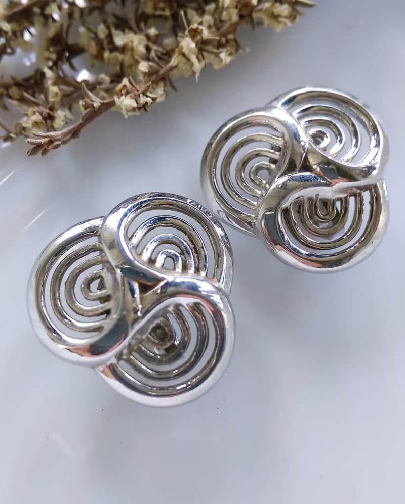 Vintage Jewelry 西洋古董飾品 TRIFARI 銀色調 圈炫渦 夾式耳環