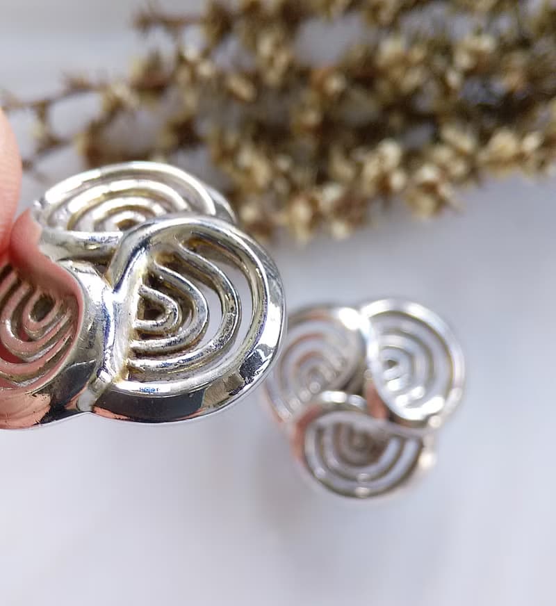 Vintage Jewelry 西洋古董飾品 TRIFARI 銀色調 圈炫渦 夾式耳環