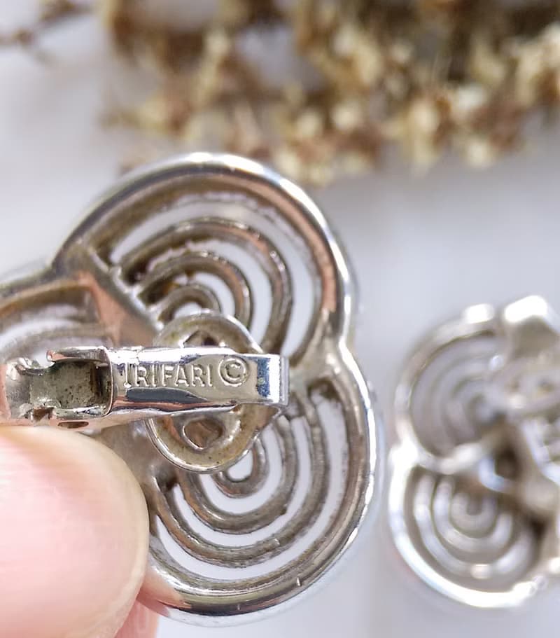 Vintage Jewelry 西洋古董飾品 TRIFARI 銀色調 圈炫渦 夾式耳環
