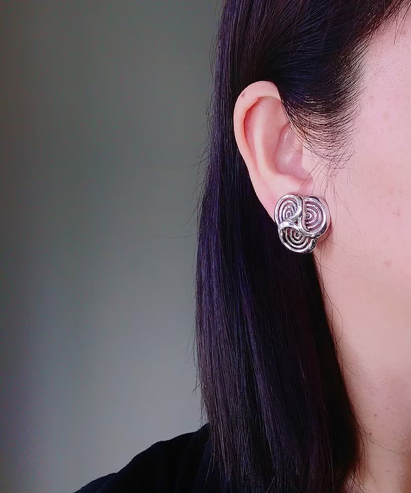 Vintage Jewelry 西洋古董飾品 TRIFARI 銀色調 圈炫渦 夾式耳環