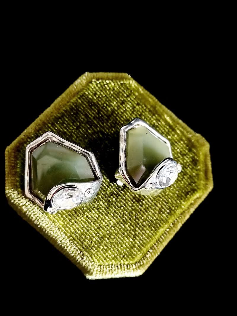 vintage jewelry  典雅墨綠塑料幾何造型 夾式耳環