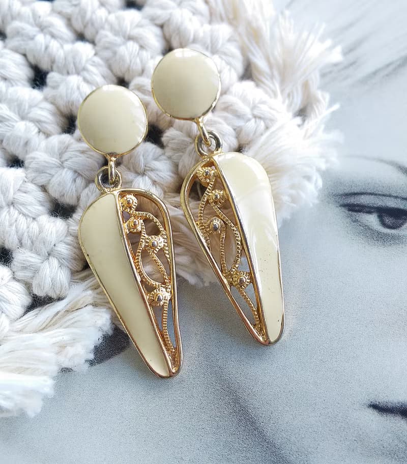 Vintage Jewelry 西洋古董飾品 簍空奶白琺瑯 垂墜 針式耳環