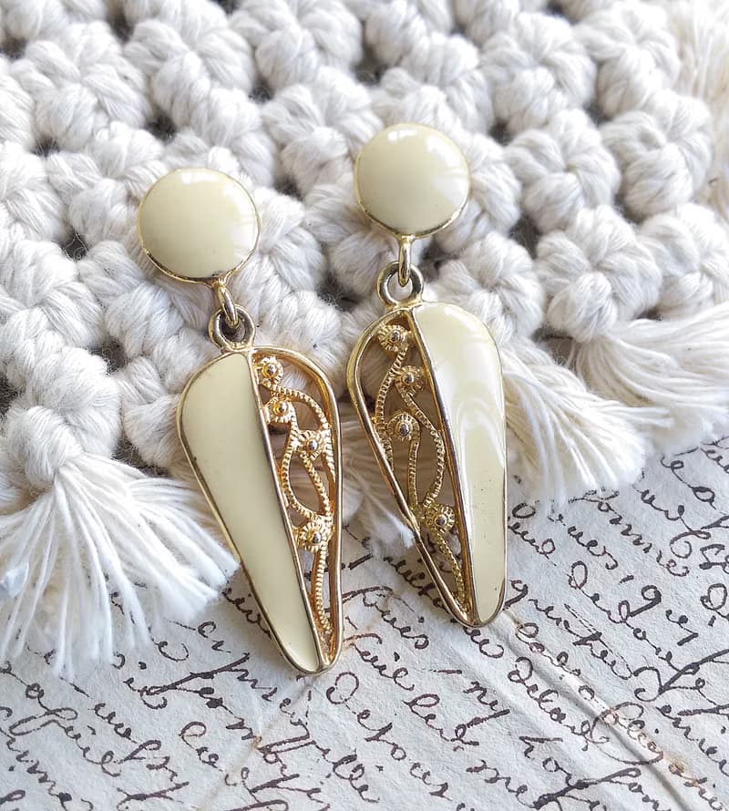 Vintage Jewelry 西洋古董飾品 簍空奶白琺瑯 垂墜 針式耳環