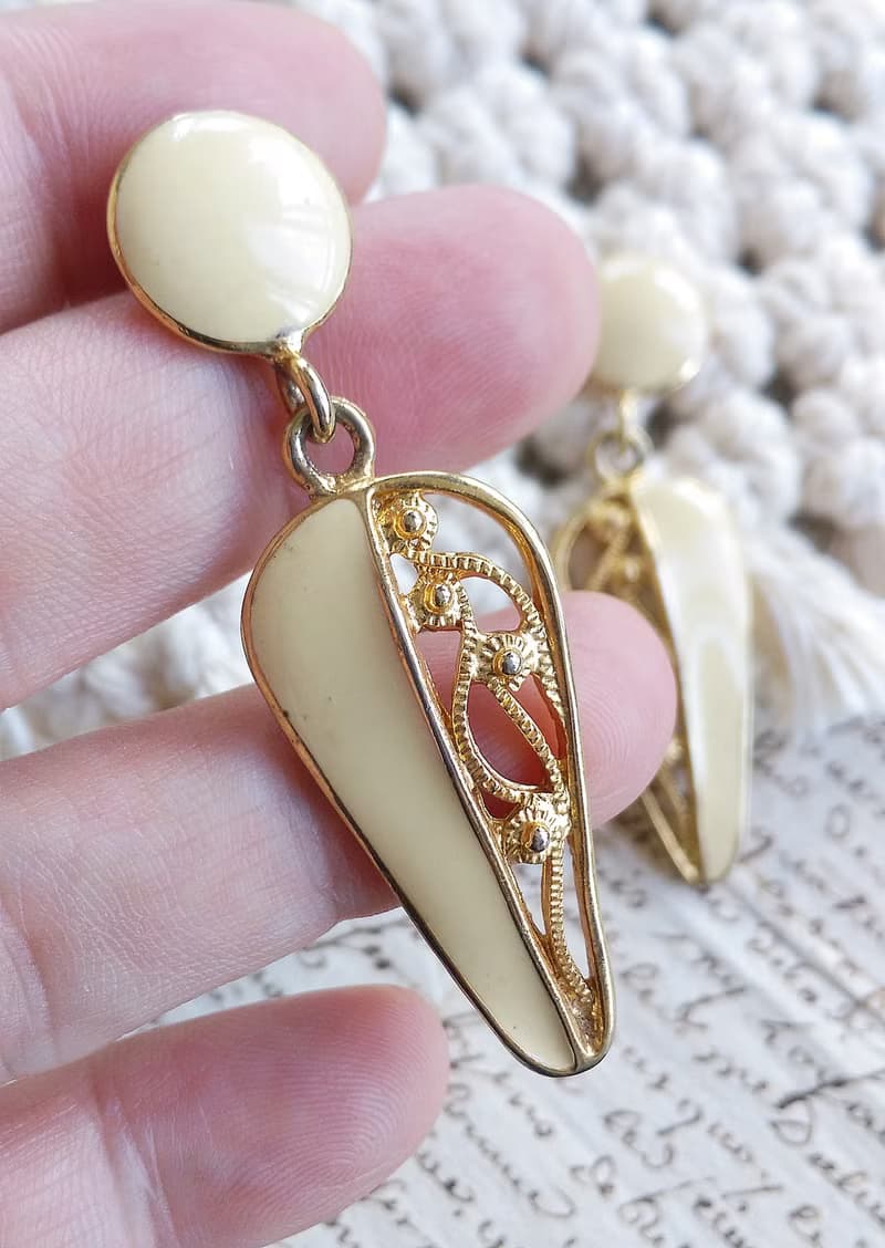 Vintage Jewelry 西洋古董飾品 簍空奶白琺瑯 垂墜 針式耳環