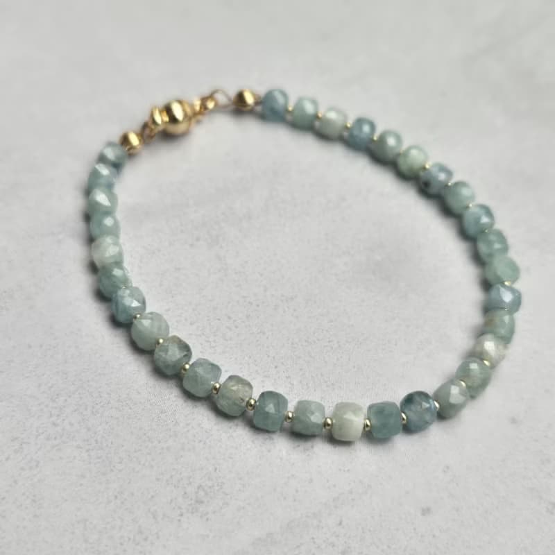 ブルーグリーンカイヤナイト 天然石ブレスレット　医療用ステンレス　マグネット式　高品質