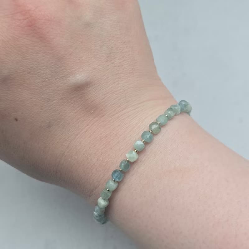ブルーグリーンカイヤナイト 天然石ブレスレット　医療用ステンレス　マグネット式　高品質