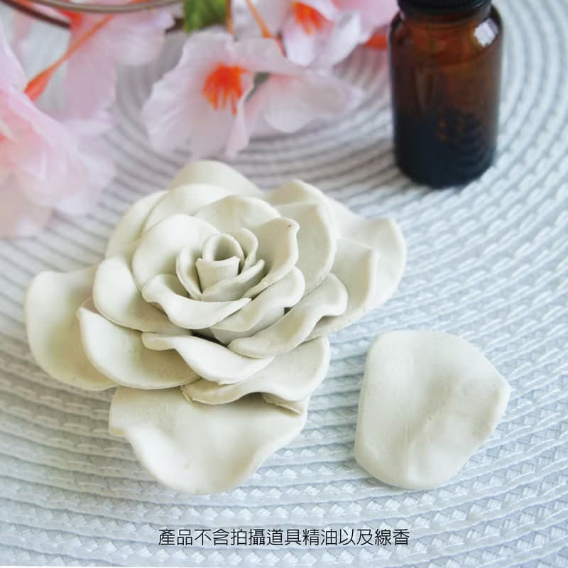 Lovely日本瓷土【綻放花朵玫瑰擴香石、紙鎮、米白】落花瓣款