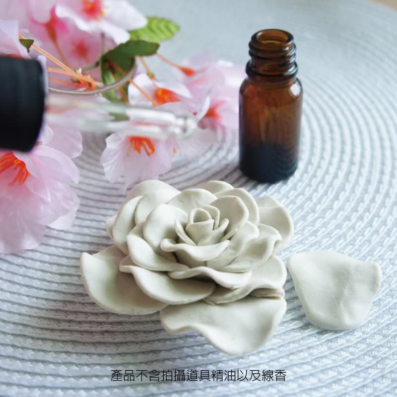 Lovely日本瓷土【綻放花朵玫瑰擴香石、紙鎮、米白】落花瓣款