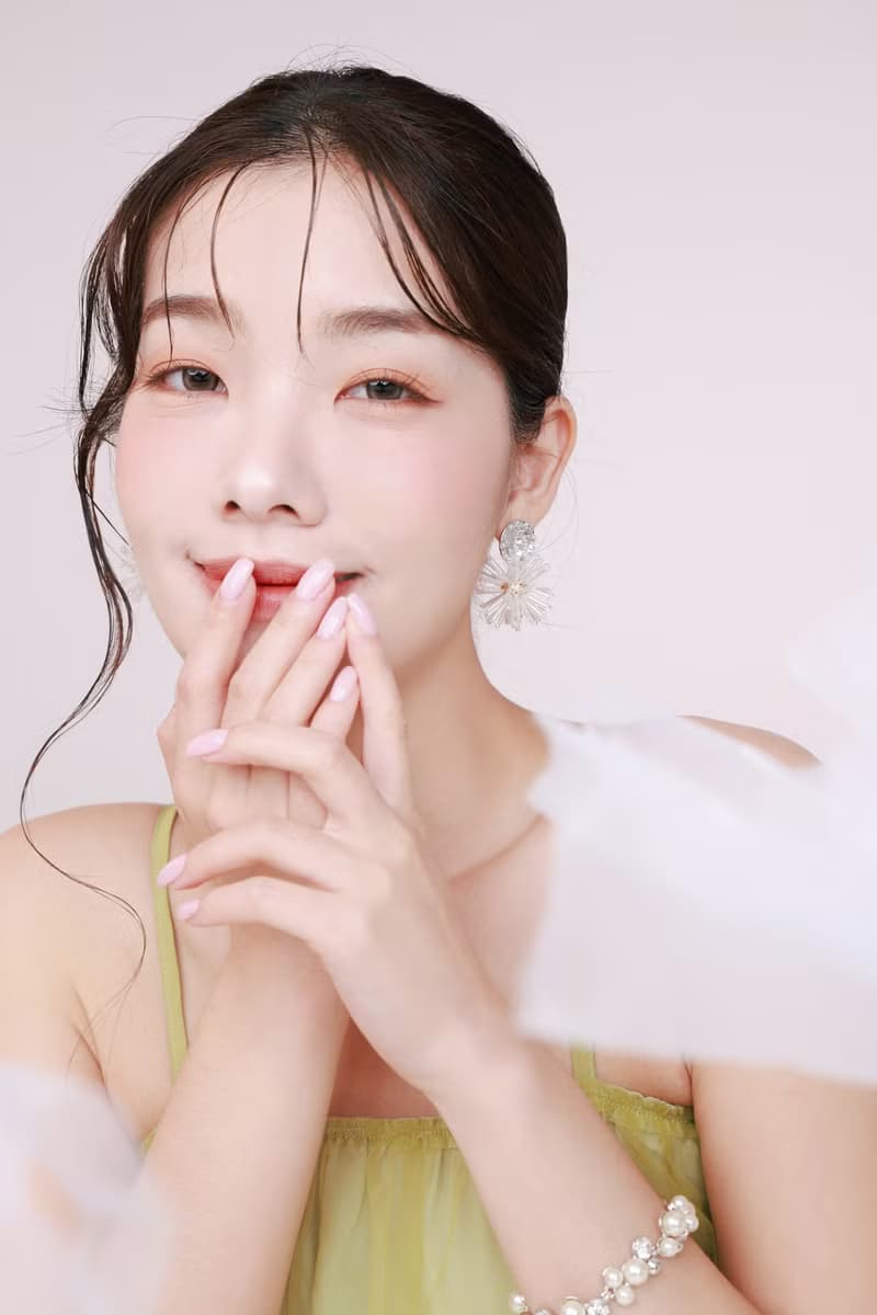 COR-DATE / 銀幣白色綻放耳環