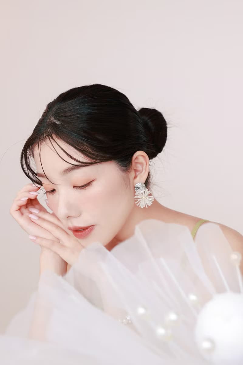 COR-DATE / 銀幣白色綻放耳環