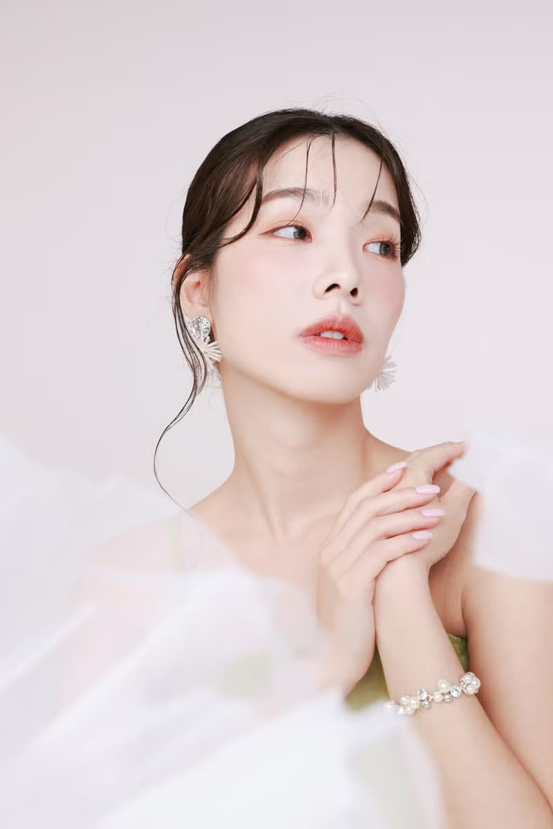 COR-DATE / 銀幣白色綻放耳環