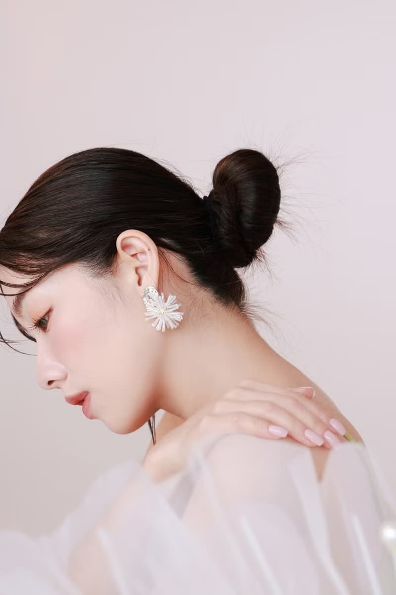 COR-DATE / 銀幣白色綻放耳環