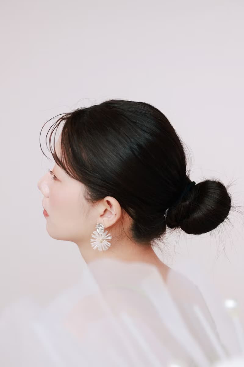 COR-DATE / 銀幣白色綻放耳環