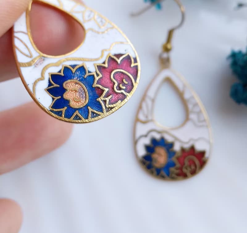 Vintage Jewelry 西洋古董飾品 白底花卉 景泰藍 耳勾 針式耳環