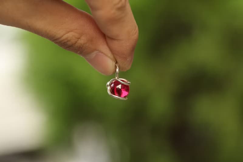 【水晶系列】科技紅寶石 簡約純銀鎖骨墜 附45cm鍍白金純銀格鏈