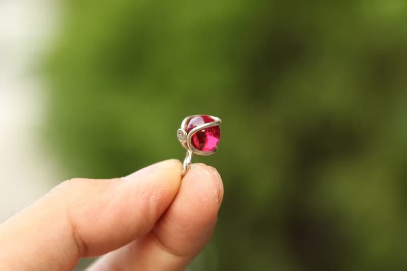 【水晶系列】科技紅寶石 簡約純銀鎖骨墜 附45cm鍍白金純銀格鏈