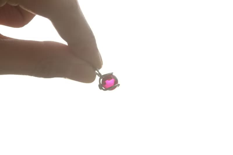 【水晶系列】科技紅寶石 簡約純銀鎖骨墜 附45cm鍍白金純銀格鏈
