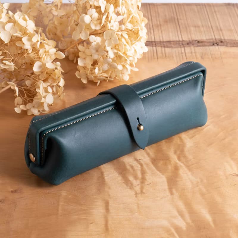 イタリアンレザーのペンケース Paka-pen #PeacockBlue【入学祝】【就職祝】【カスタム可能なギフト】