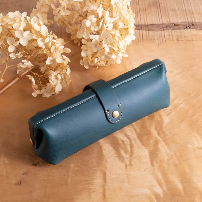 イタリアンレザーのペンケース Paka-pen #PeacockBlue【入学祝】【就職祝】【カスタム可能なギフト】