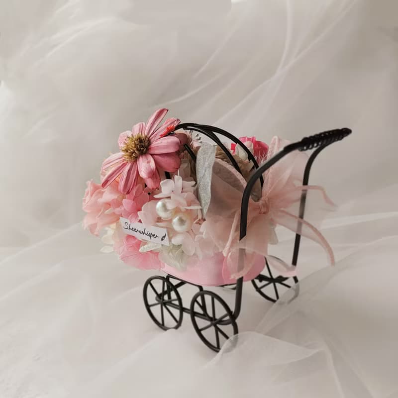 獨家!Sheer Whisper絮語藏花永生花嬰兒車小桌花/彌月禮/新婚賀禮
