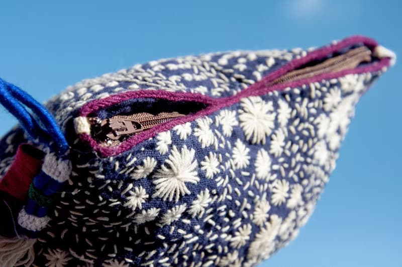 手縫純棉布側背包/刺繡斜背包/刺繡肩背包/indigo手縫藍染包-花朵