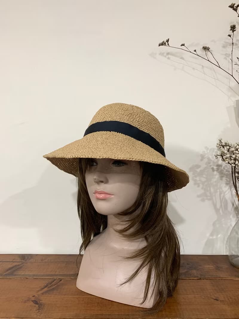 手作。夏天平頂帽/前長後短夏天草帽。。精緻。小麥色。日本線材