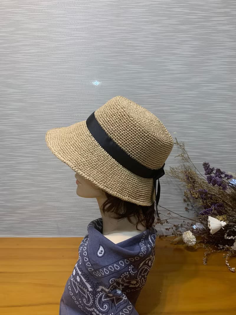 手作。夏天平頂帽/前長後短夏天草帽。。精緻。小麥色。日本線材