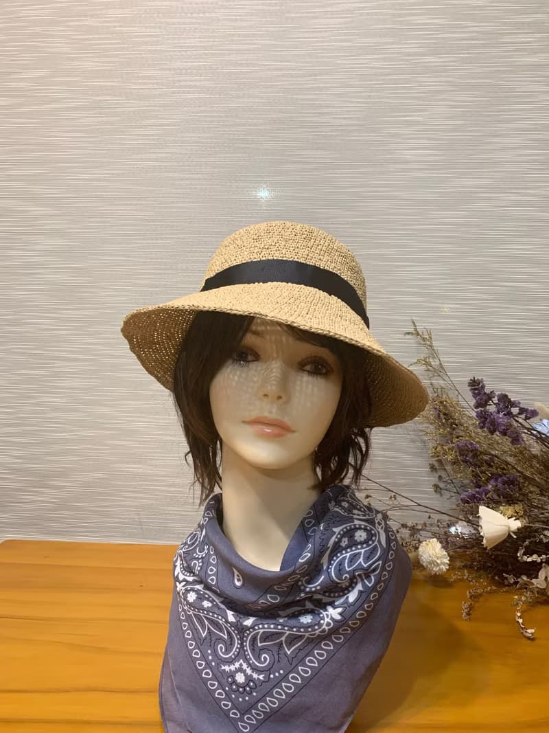 手作。夏天平頂帽/前長後短夏天草帽。。精緻。小麥色。日本線材