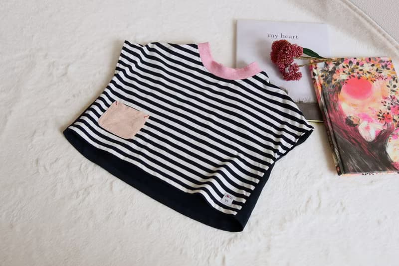 子供服　ネイビーボーダーTシャツ