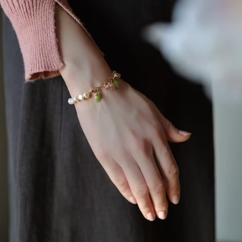 淡水パールと桜の花びらのブレスレット