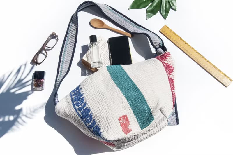 隨身腰包 古布腰包 手工刺繡側背包 斜背包 胸前隨身包 單肩包-白