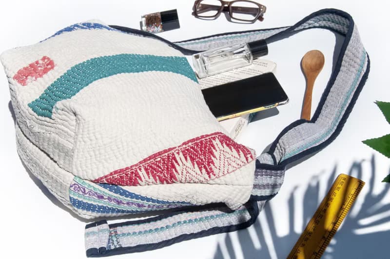 隨身腰包 古布腰包 手工刺繡側背包 斜背包 胸前隨身包 單肩包-白