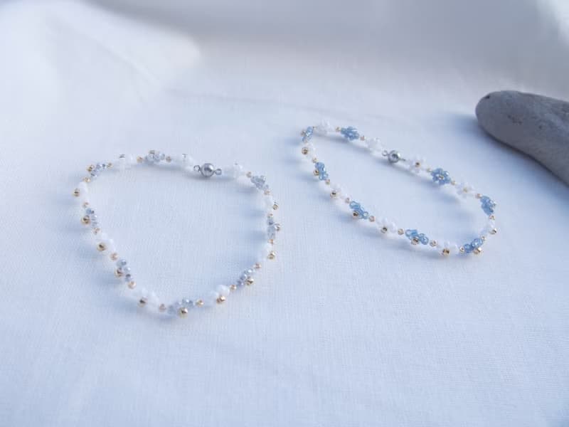 ビーズブレスレット　マグネット着脱　pearl blue & pearl gray 【２つセット】